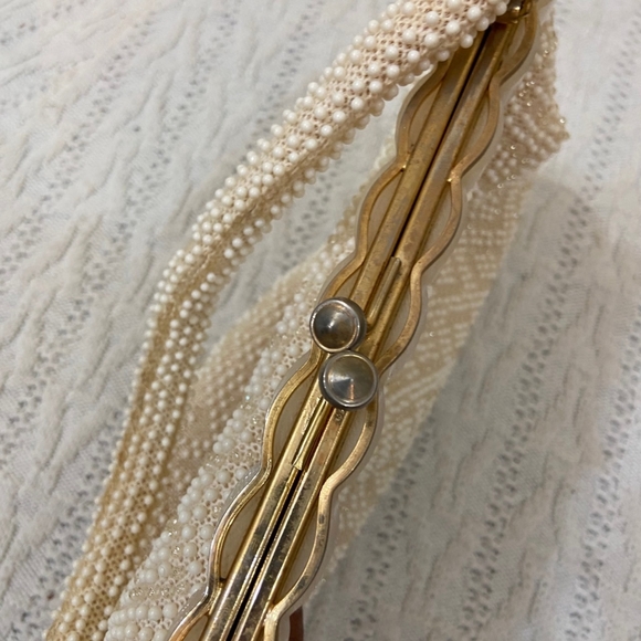Vintage White Beaded Hand Bag with Mother of Pearl Clasp - Picture 8 of 8